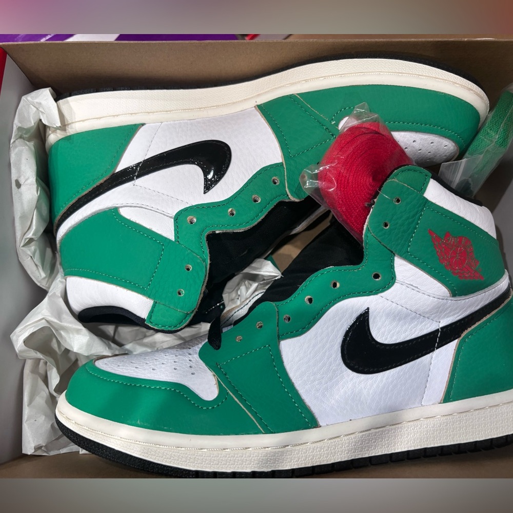 Air Jordan 1 Retro High OG “Lucky Green” | Men’s 8.5 | Extra Laces Included 🍀